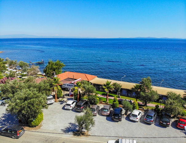 kucukkuyu-gulet-balık-restauranti-garden-beach-5_2