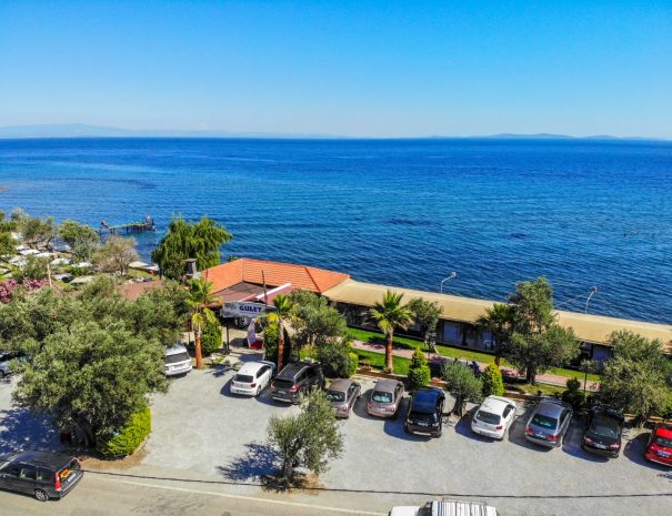 kucukkuyu-gulet-balik-restauranti-garden-beach-5