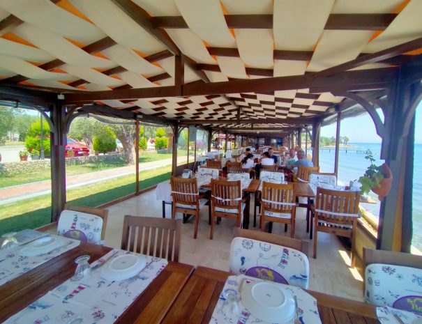 kucukkuyu-gulet-restaurant-garden-beach-1